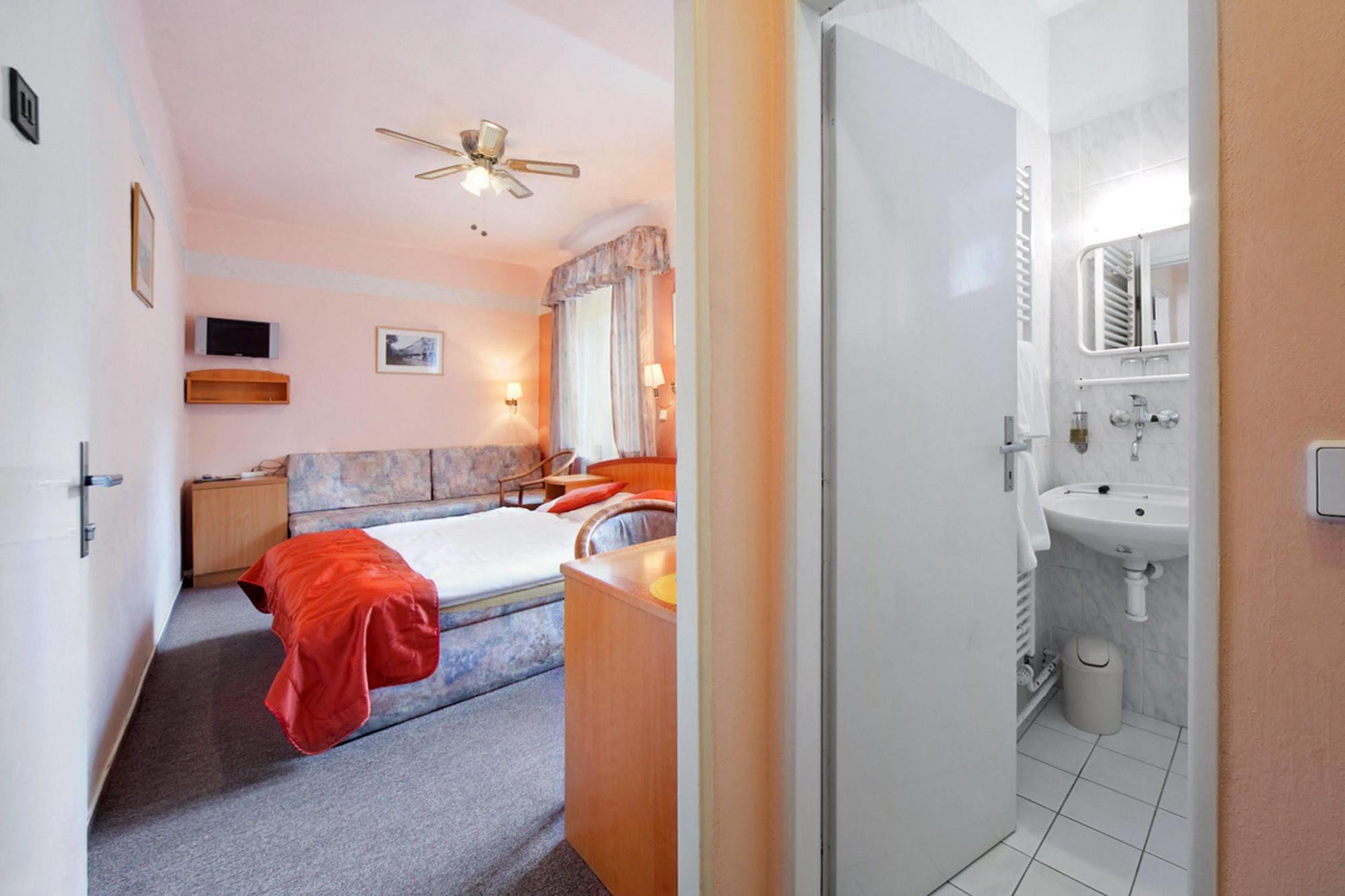 White Lion 4* Прага