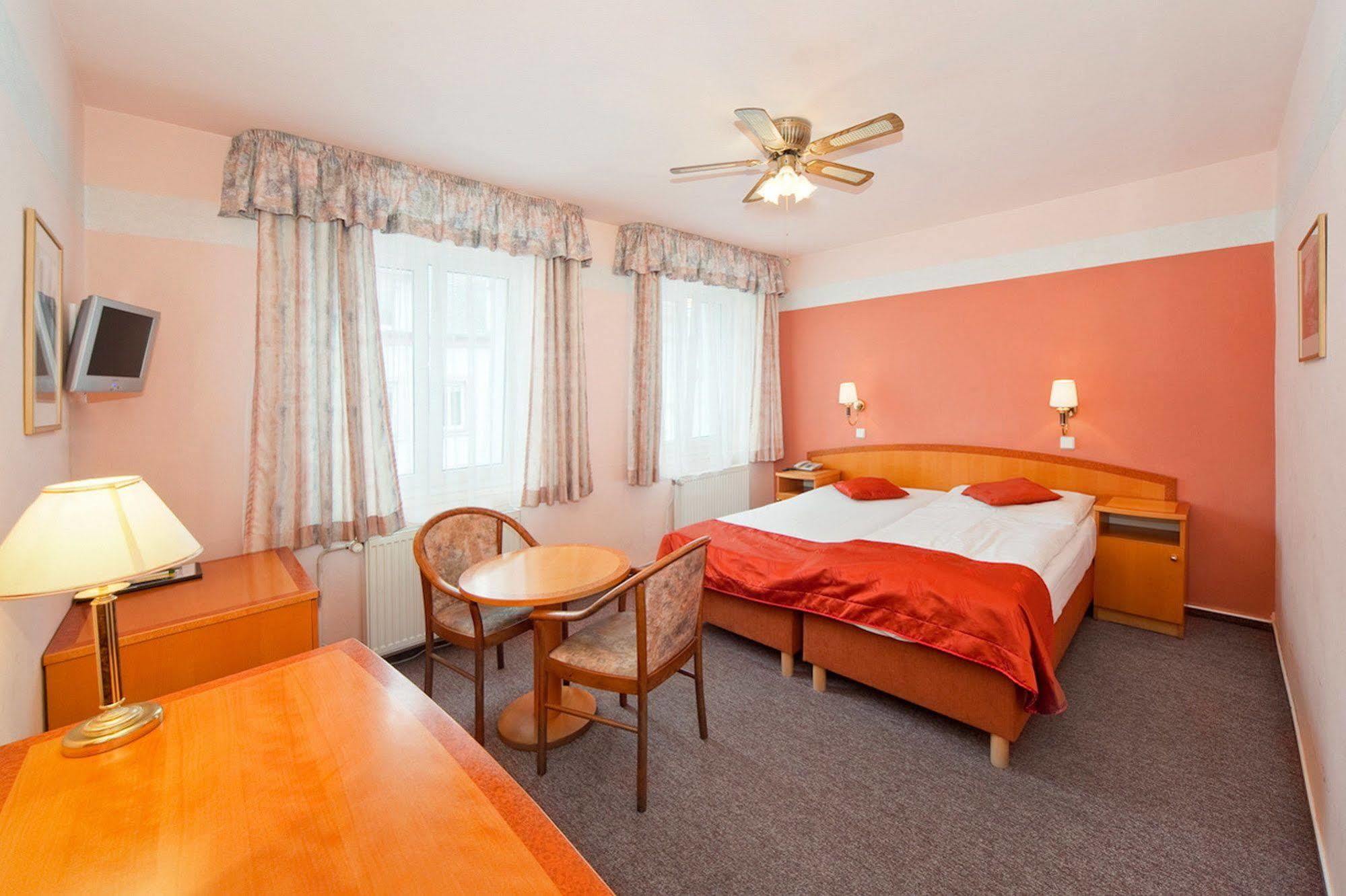 White Lion 4* Прага
